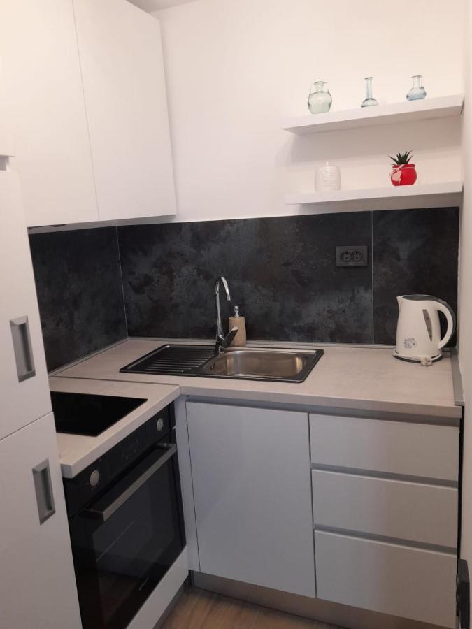 Apartman Sa Lodom 2+2 Apartment Pirovac Exterior photo