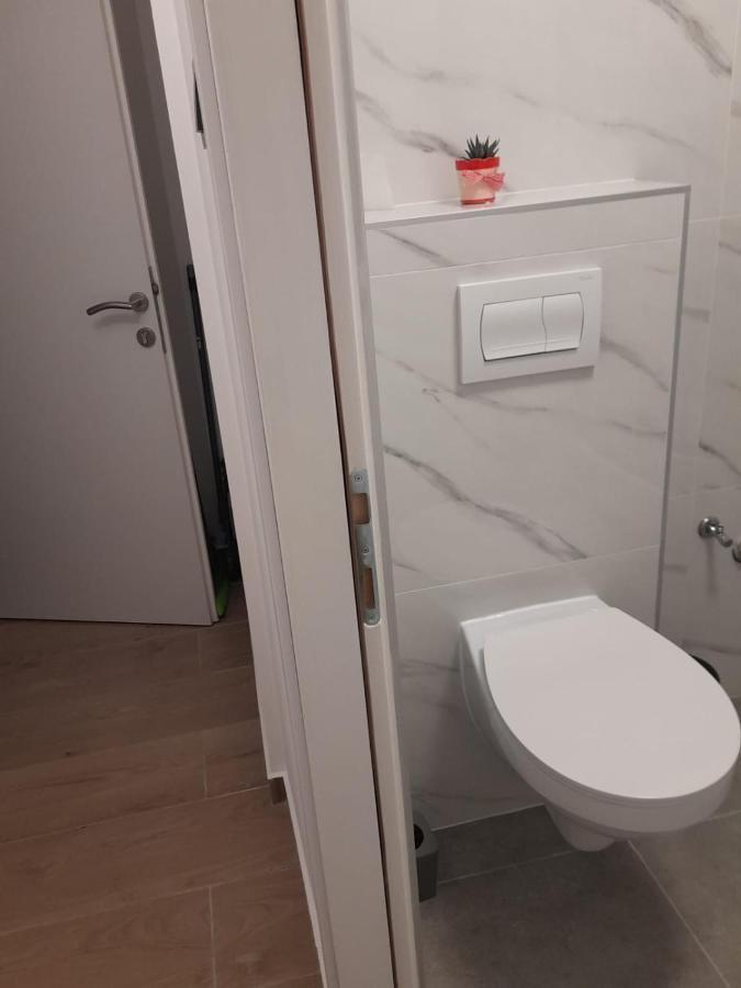 Apartman Sa Lodom 2+2 Apartment Pirovac Exterior photo
