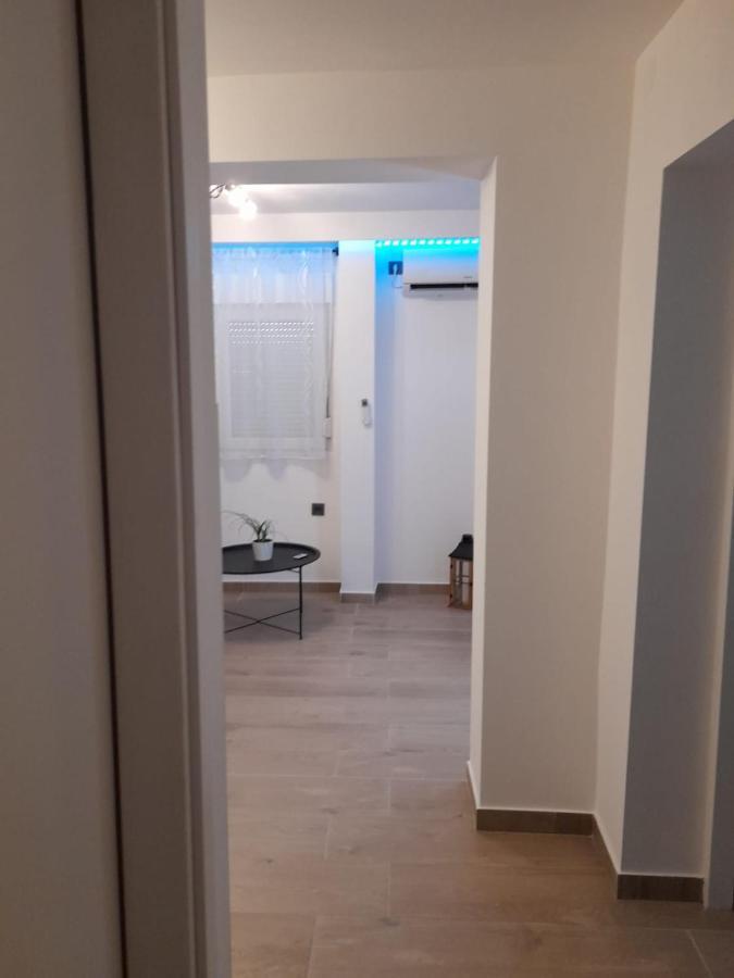 Apartman Sa Lodom 2+2 Apartment Pirovac Exterior photo