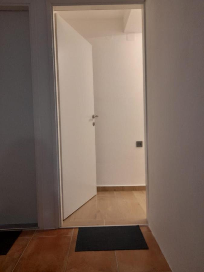 Apartman Sa Lodom 2+2 Apartment Pirovac Exterior photo